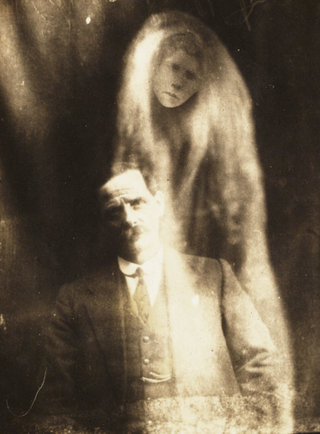 Illustration for article titled Haunting Spirit Photography from the Age Before Photoshop